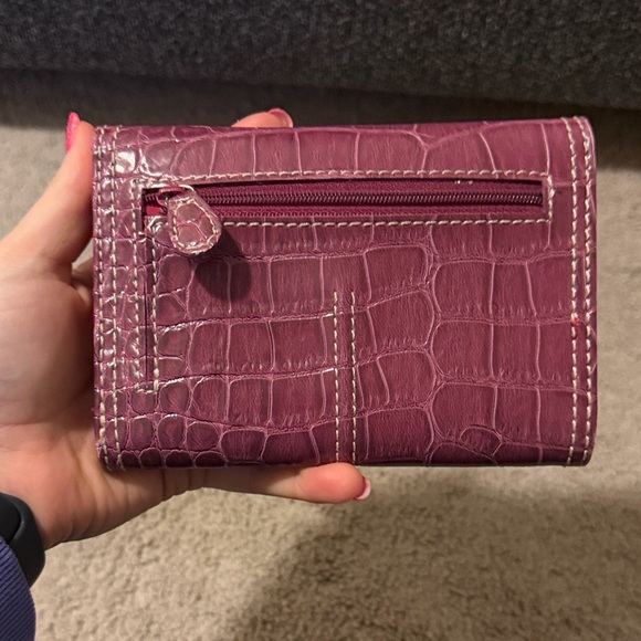 Liz Claiborne Crocodile-Embossed Wallet - Picture 3 of 9